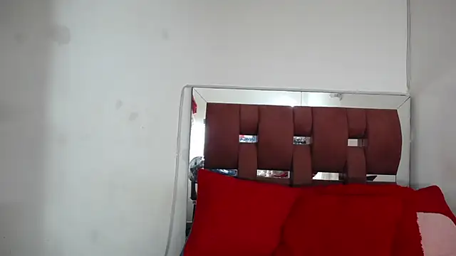 LoraineBigCockTs online show from September 27, 8:15 pm