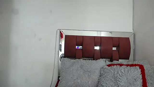 LoraineBigCockTs online show from November 11, 8:58 pm