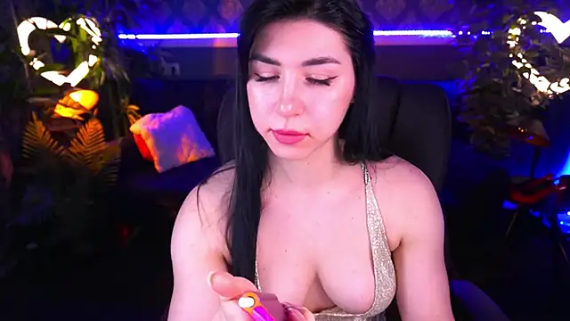 Snapshot of EmilyCandyy chatting on February 27, 6:46 am EmilyCandyy online show from February 27, 6:46 am