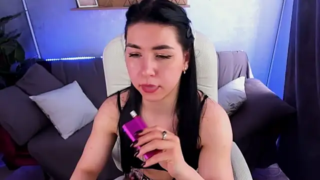 Snapshot of EmilyCandyy chatting on March 20, 12:32 pm EmilyCandyy online show from March 20, 12:32 pm