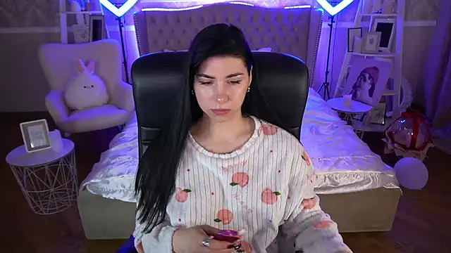 Snapshot of EmilyCandyy chatting on March 18, 7:12 am EmilyCandyy online show from March 18, 7:12 am