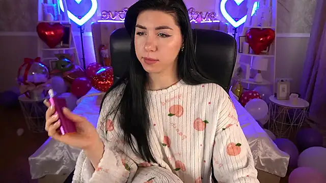 Snapshot of EmilyCandyy chatting on February 18, 6:48 am EmilyCandyy online show from February 18, 6:48 am