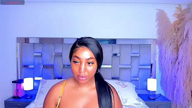 Snapshot of Cammiila chatting on July 8, 4:18 pm Cammiila online show from July 8, 4:18 pm