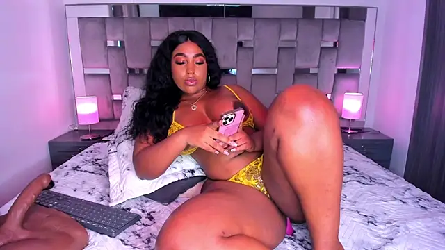 Snapshot of Cammiila chatting on March 19, 7:27 pm Cammiila online show from March 19, 7:27 pm