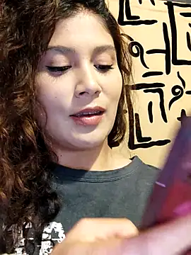 Snapshot of kinky_mila@xh chatting on February 18, 1:21 am kinky milaxh online show from February 18, 1:21 am