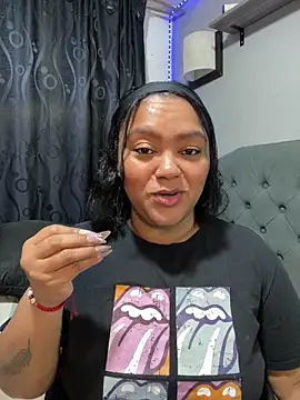 yanza2002 online show from December 3, 11:25 pm