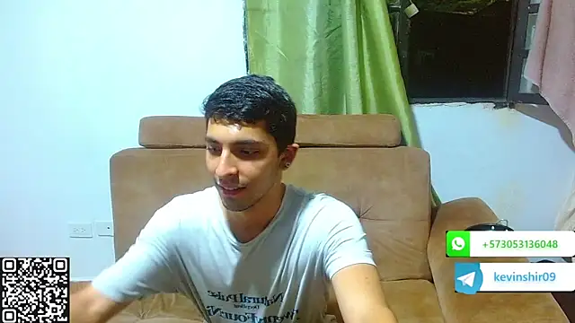 Snapshot of biglatin80 chatting on May 18, 2:44 am biglatin80 online show from May 18, 2:44 am