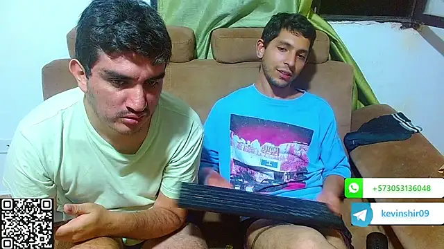 Snapshot of biglatin80 chatting on May 23, 12:42 am biglatin80 online show from May 23, 12:42 am