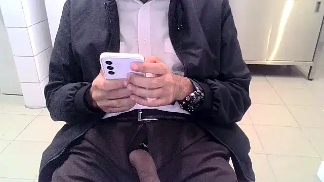 Snapshot of abonado22cm chatting on March 14, 3:37 am abonado22cm online show from March 14, 3:37 am