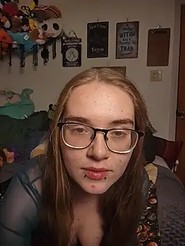 Izzy Hellbourne online show from June 19, 2:39 am