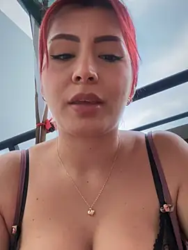 Snapshot of LINDA_PATTY94 chatting on February 7, 10:52 pm LINDA PATTY94 online show from February 7, 10:52 pm