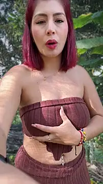 Snapshot of LINDA_PATTY94 chatting on June 13, 1:20 pm LINDA PATTY94 online show from June 13, 1:20 pm