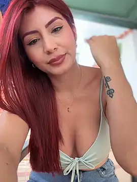 Snapshot of LINDA_PATTY94 chatting on February 14, 8:15 pm LINDA PATTY94 online show from February 14, 8:15 pm