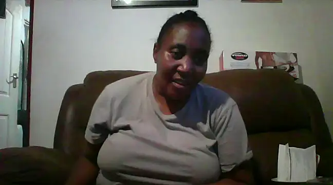 Snapshot of ebonytitts4u chatting on February 6, 9:38 pm ebonytitts4u online show from February 6, 9:38 pm