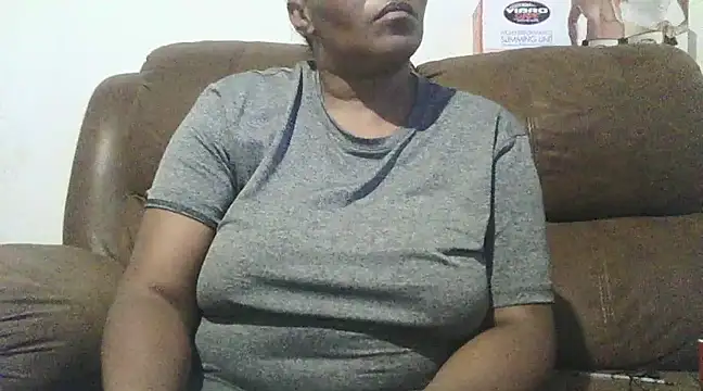 Snapshot of ebonytitts4u chatting on March 13, 7:17 pm ebonytitts4u online show from March 13, 7:17 pm