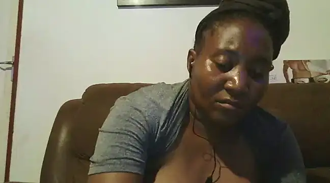 Snapshot of ebonytitts4u chatting on March 3, 9:59 pm ebonytitts4u online show from March 3, 9:59 pm