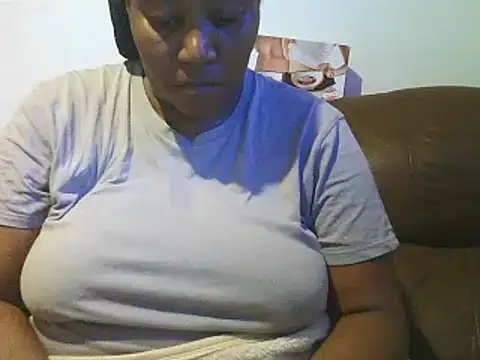 Snapshot of ebonytitts4u chatting on March 23, 4:38 am ebonytitts4u online show from March 23, 4:38 am