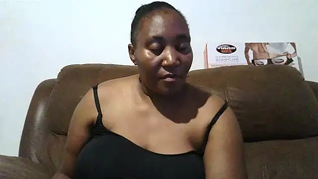 Snapshot of ebonytitts4u chatting on February 14, 7:12 pm ebonytitts4u online show from February 14, 7:12 pm