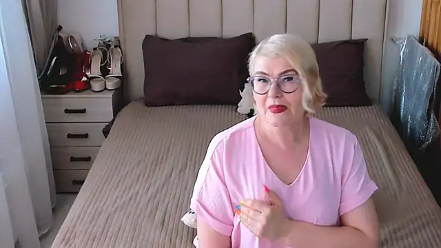 Snapshot of sabrinamacmarren chatting on July 13, 1:43 pm sabrinamacmarren online show from July 13, 1:43 pm
