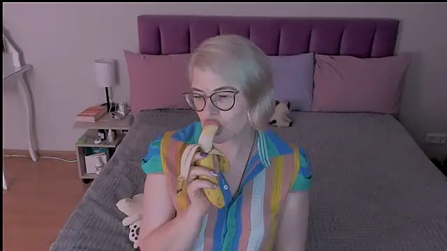 Snapshot of sabrinamacmarren chatting on March 14, 6:39 pm sabrinamacmarren online show from March 14, 6:39 pm