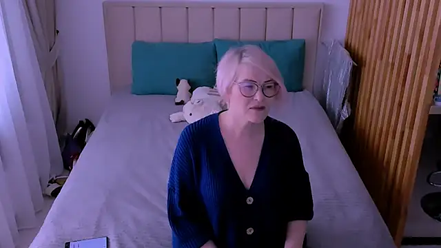 sabrinamacmarren online show from March 10, 8:40 am