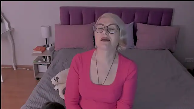 Snapshot of sabrinamacmarren chatting on March 12, 6:53 pm sabrinamacmarren online show from March 12, 6:53 pm