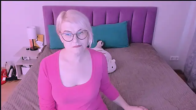 Snapshot of sabrinamacmarren chatting on September 27, 3:18 pm sabrinamacmarren online show from September 27, 3:18 pm