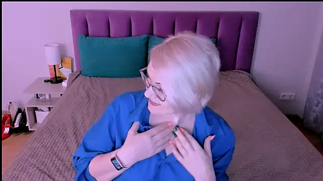 Snapshot of sabrinamacmarren chatting on September 30, 4:02 pm sabrinamacmarren online show from September 30, 4:02 pm