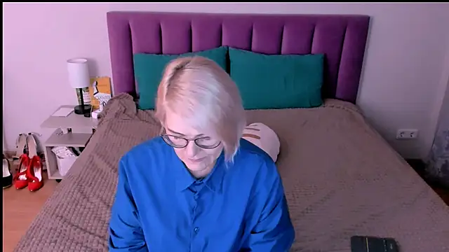 sabrinamacmarren online show from October 25, 2:28 pm