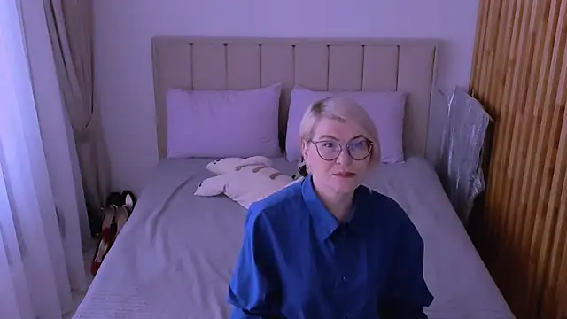 sabrinamacmarren online show from March 28, 9:32 am