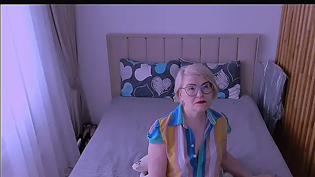 sabrinamacmarren online show from April 13, 9:13 am