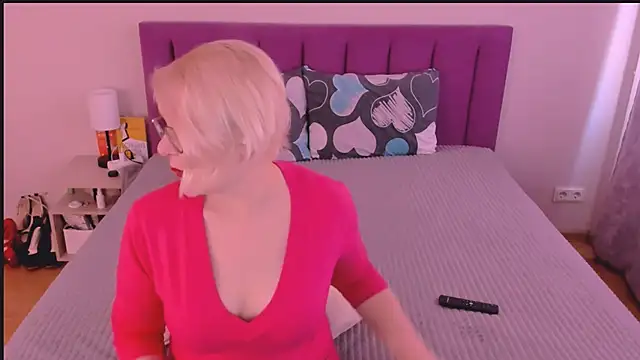 Snapshot of sabrinamacmarren chatting on October 8, 12:07 pm sabrinamacmarren online show from October 8, 12:07 pm