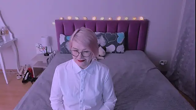 sabrinamacmarren online show from February 14, 5:35 pm