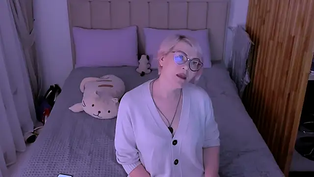 sabrinamacmarren online show from March 16, 5:05 pm