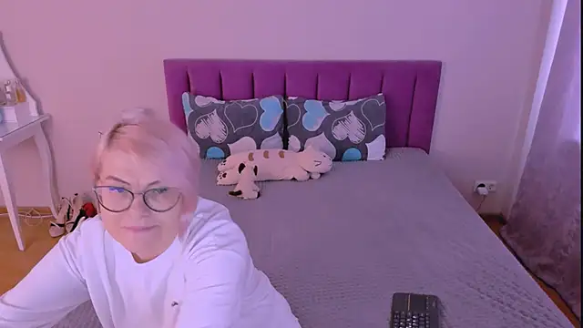 sabrinamacmarren online show from February 17, 6:44 am