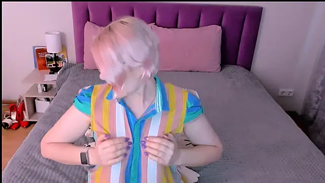 sabrinamacmarren online show from December 4, 7:07 am