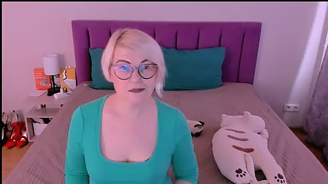 sabrinamacmarren online show from October 22, 9:31 am