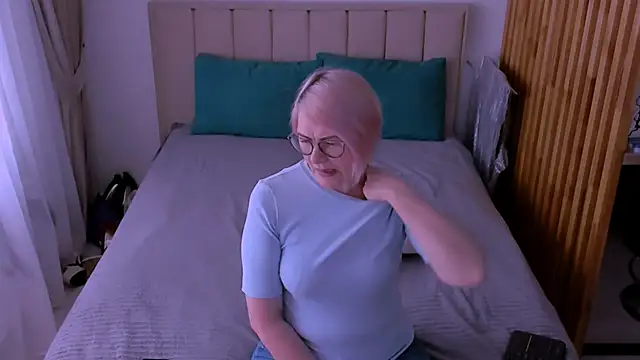 sabrinamacmarren online show from March 12, 8:07 am