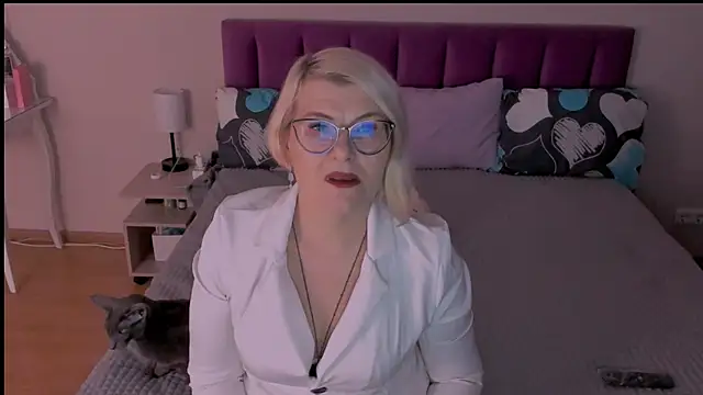 Snapshot of sabrinamacmarren chatting on February 26, 4:27 pm sabrinamacmarren online show from February 26, 4:27 pm
