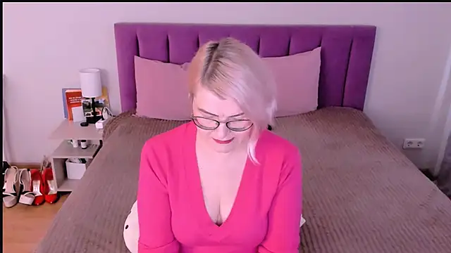 sabrinamacmarren online show from November 28, 8:03 am