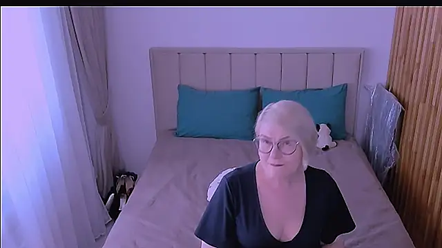 sabrinamacmarren online show from April 21, 1:50 pm