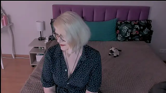 Snapshot of sabrinamacmarren chatting on March 2, 7:30 pm sabrinamacmarren online show from March 2, 7:30 pm
