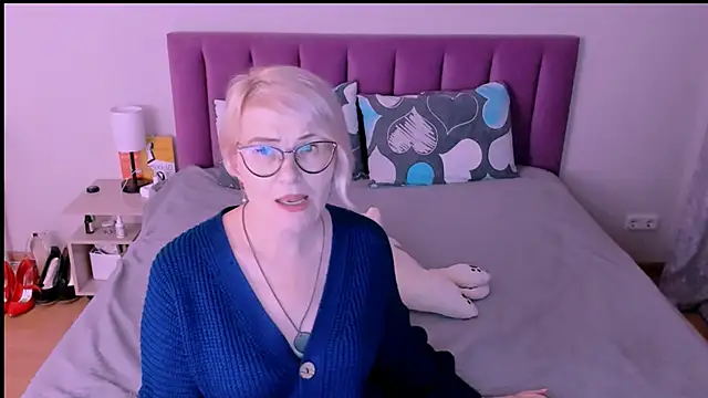 Snapshot of sabrinamacmarren chatting on October 3, 6:53 pm sabrinamacmarren online show from October 3, 6:53 pm