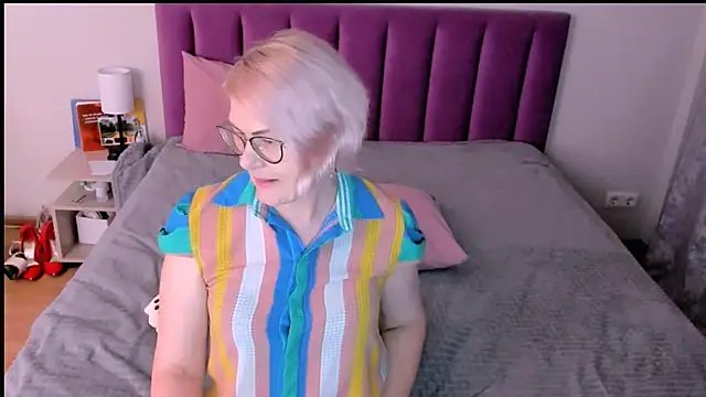 sabrinamacmarren online show from December 5, 6:06 pm