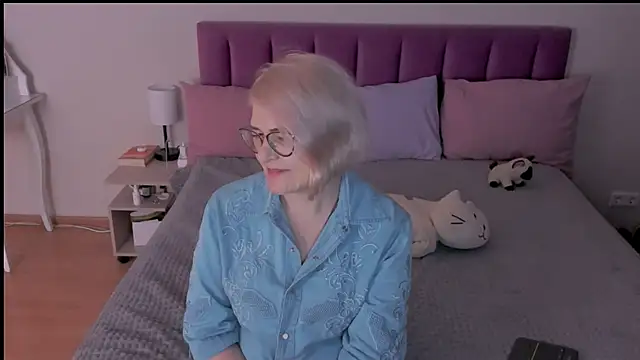 Snapshot of sabrinamacmarren chatting on March 21, 8:08 pm sabrinamacmarren online show from March 21, 8:08 pm