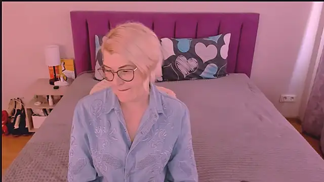 Snapshot of sabrinamacmarren chatting on October 9, 11:44 am sabrinamacmarren online show from October 9, 11:44 am