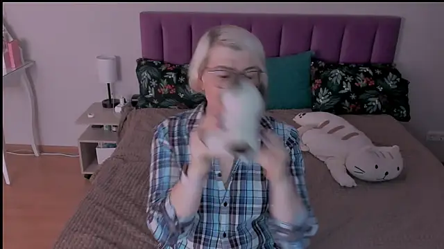 Snapshot of sabrinamacmarren chatting on March 3, 4:15 pm sabrinamacmarren online show from March 3, 4:15 pm