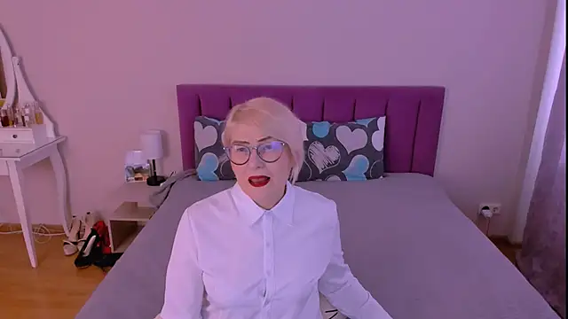 sabrinamacmarren online show from February 8, 8:34 am