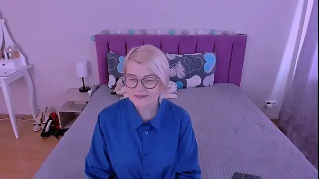 sabrinamacmarren online show from February 11, 9:09 am