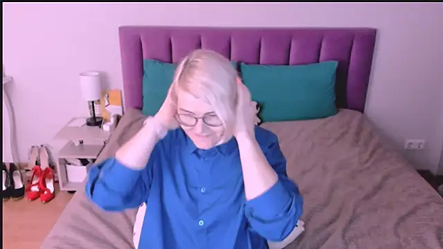 sabrinamacmarren online show from October 24, 8:41 pm